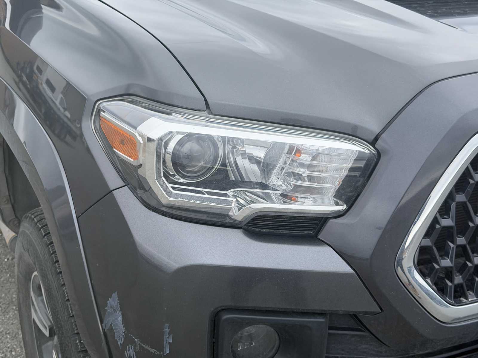 Thumbnail: 2019 Toyota Tacoma - 18