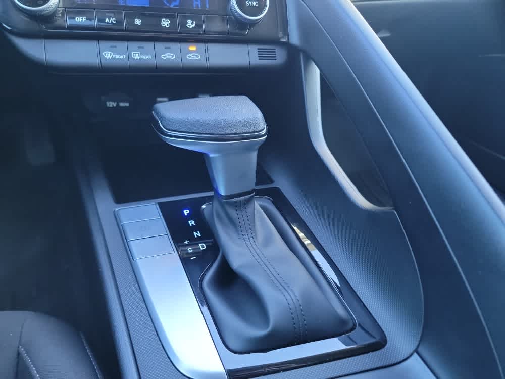 Thumbnail: 2023 Hyundai Elantra - 18