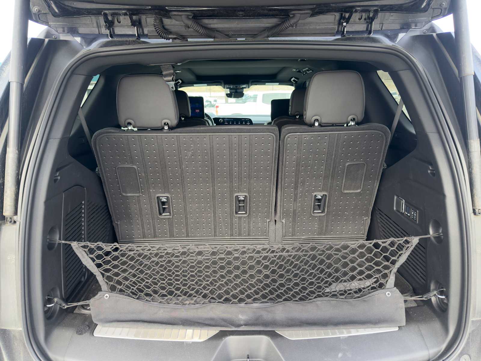 Thumbnail: 2025 Chevrolet Tahoe - 25