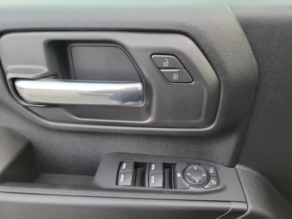 Thumbnail: 2026 Chevrolet Silverado 3500 - 10