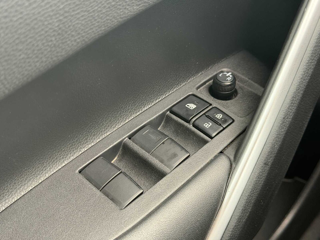 2024 Toyota Corolla Cross XLE - Image 4