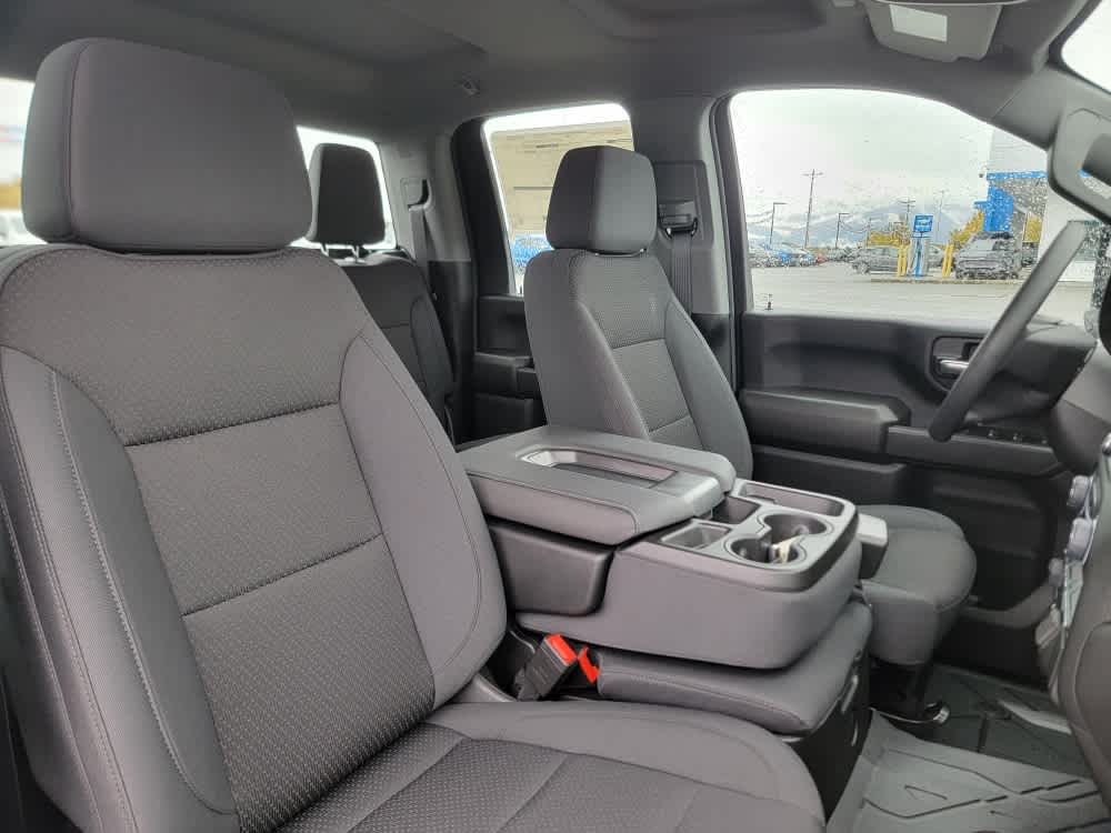 Thumbnail: 2025 Chevrolet Silverado 3500 - 17