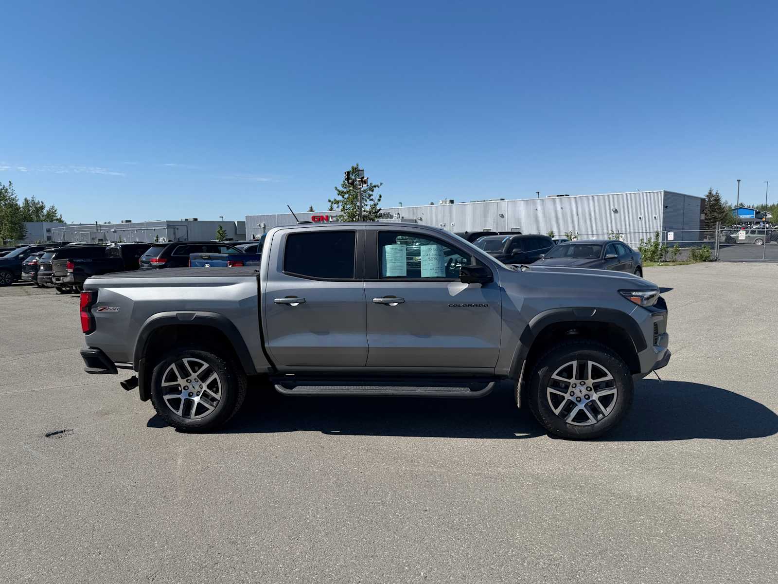 Thumbnail: 2023 Chevrolet Colorado - 6