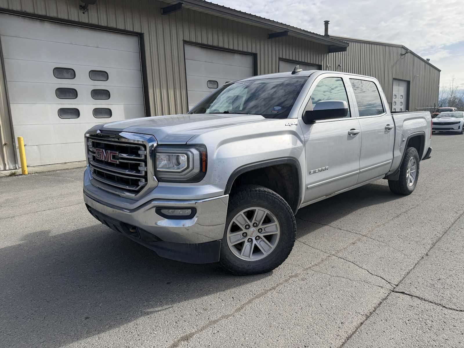 2017 GMC Sierra 4WD Crew Cab Short Box SLE's photo