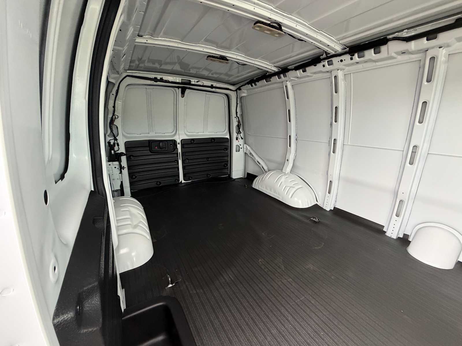 2025 Chevrolet Express Cargo Work Van - Photo 17