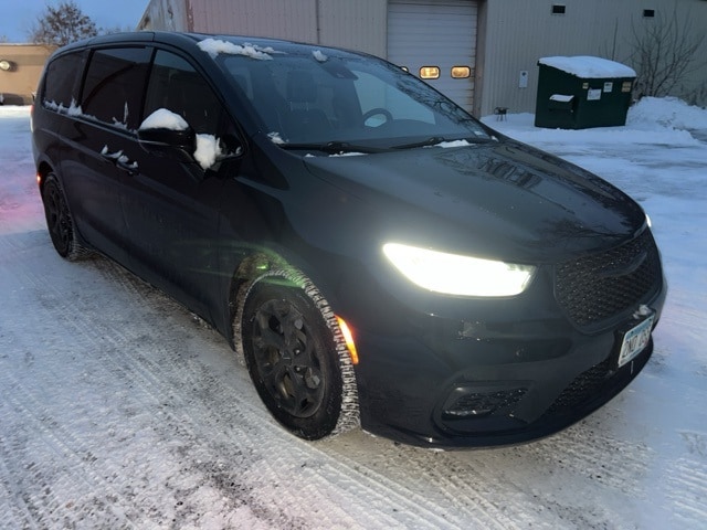 2022 Chrysler Pacifica Hybrid Limited's photo