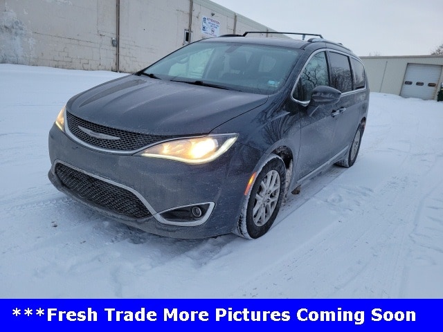 2020 Chrysler Pacifica Touring L's photo