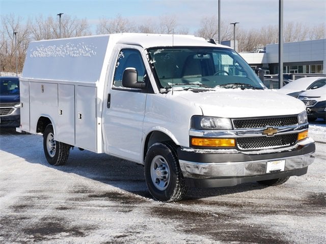 2025 Chevrolet Express Cutaway Base's photo