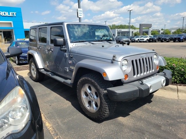 2013 Jeep Wrangler Unlimited Sahara photo 2