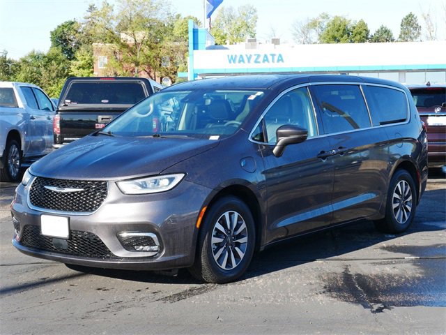 2022 Chrysler Pacifica Hybrid Touring L photo 2