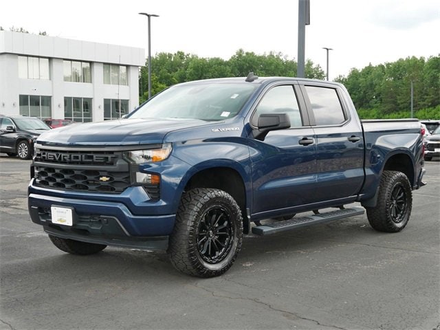 Used 2022 Chevrolet Silverado 1500 Custom with VIN 3GCPDBEK5NG518603 for sale in Wayzata, Minnesota