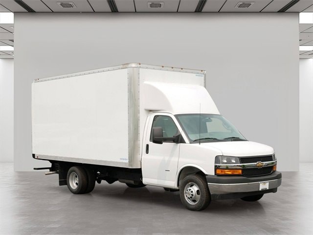 2025 Chevrolet Express Cutaway Base's photo