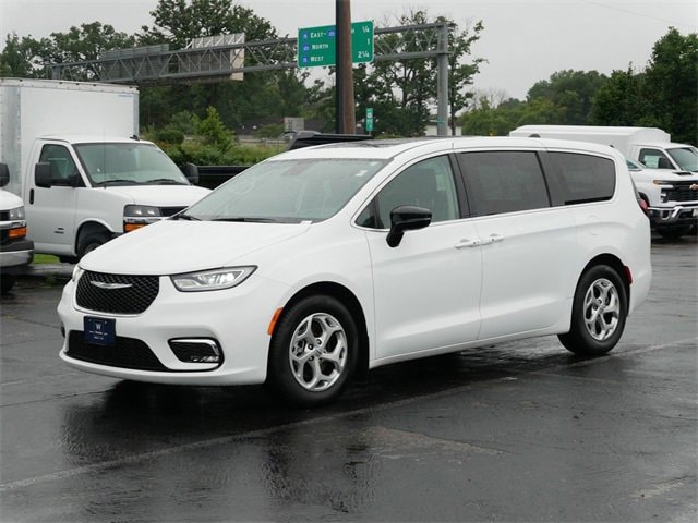 Used 2024 Chrysler Pacifica Limited with VIN 2C4RC1GG3RR110891 for sale in Wayzata, Minnesota