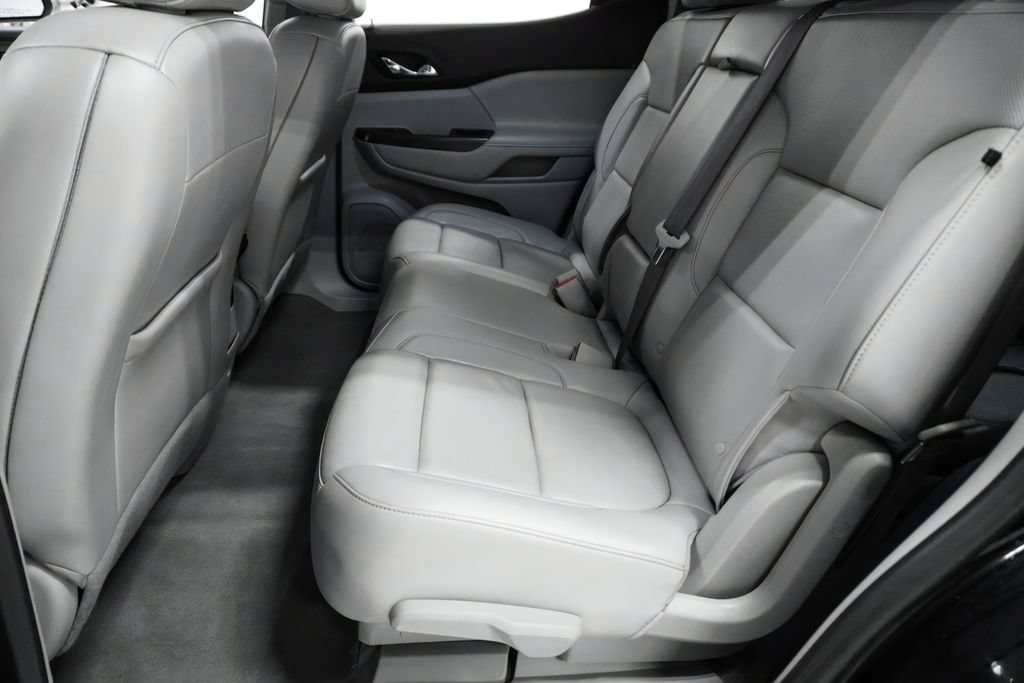 2023 GMC Acadia SLT - Photo 17