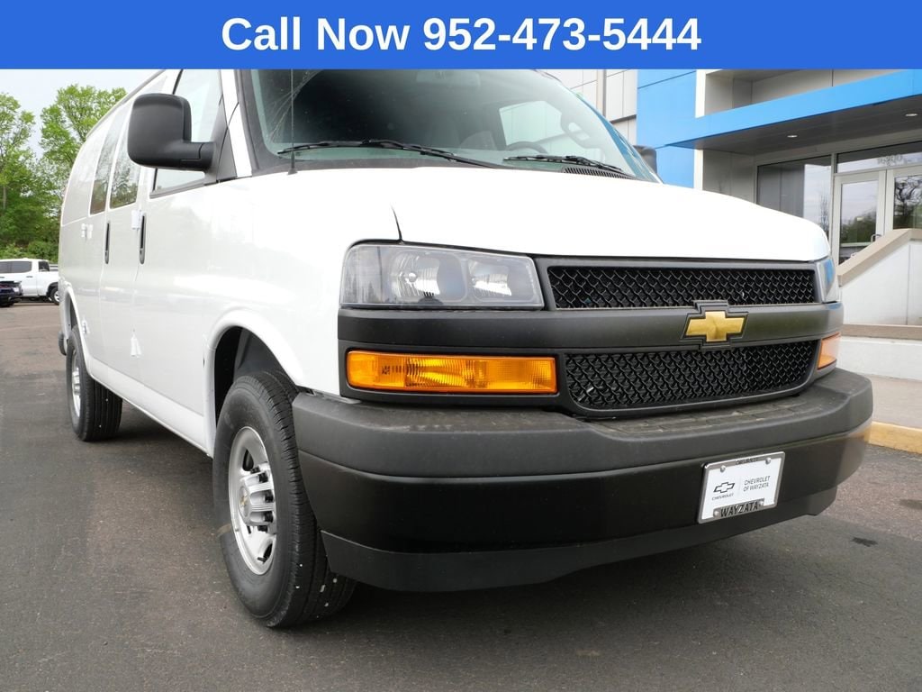 2026 Chevrolet Express 3500 Work Van HD's photo