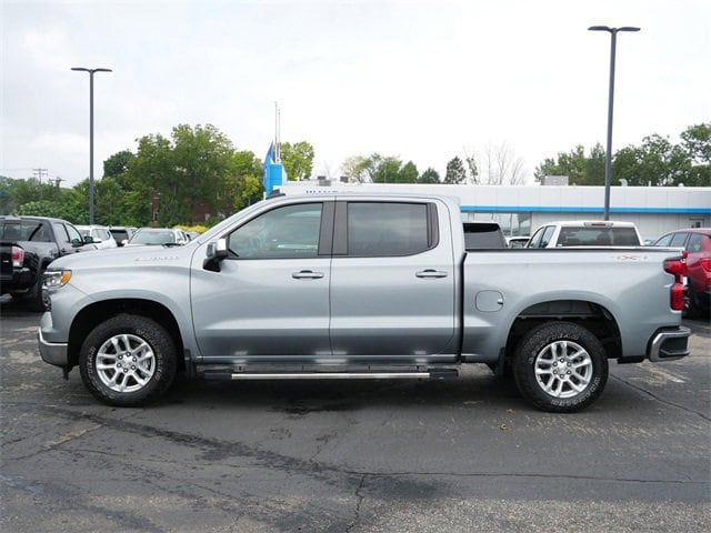 2023 Chevrolet Silverado 1500 LT photo 3
