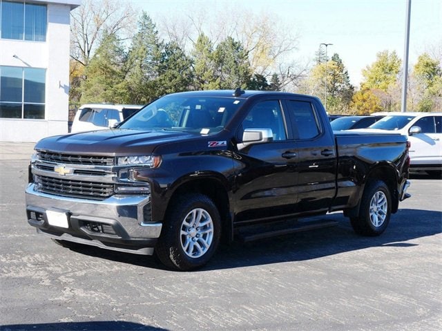 Used 2020 Chevrolet Silverado 1500 LT with VIN 1GCRYDED2LZ190807 for sale in Wayzata, Minnesota