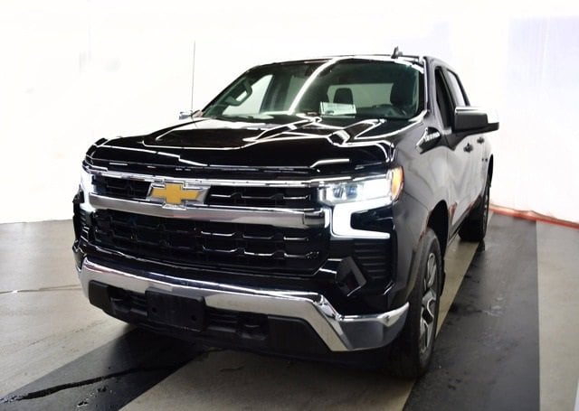 Used 2022 Chevrolet Silverado 1500 LT with VIN 1GCPDKEK9NZ632345 for sale in Wayzata, Minnesota