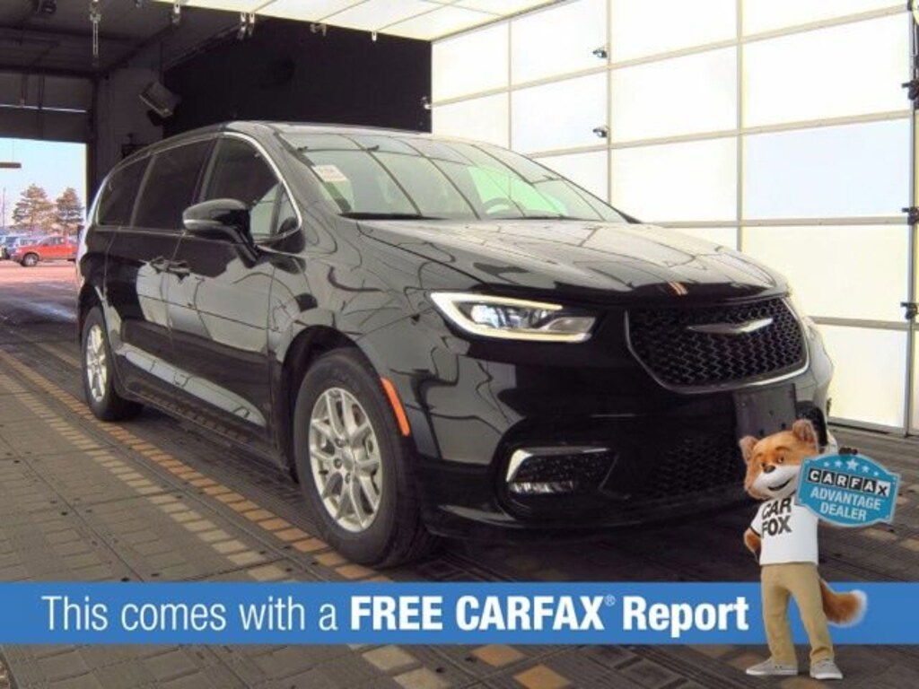 Used 2025 Chrysler Pacifica Select