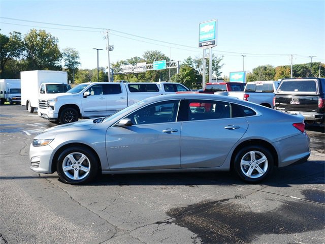 2024 Chevrolet Malibu 1LT photo 3