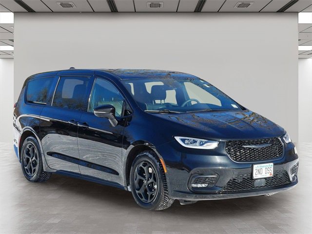 2022 Chrysler Pacifica Hybrid Limited's photo
