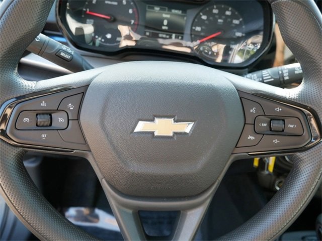 2025 Chevrolet Trax LS photo 17