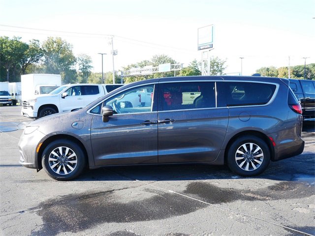 2022 Chrysler Pacifica Hybrid Touring L photo 3