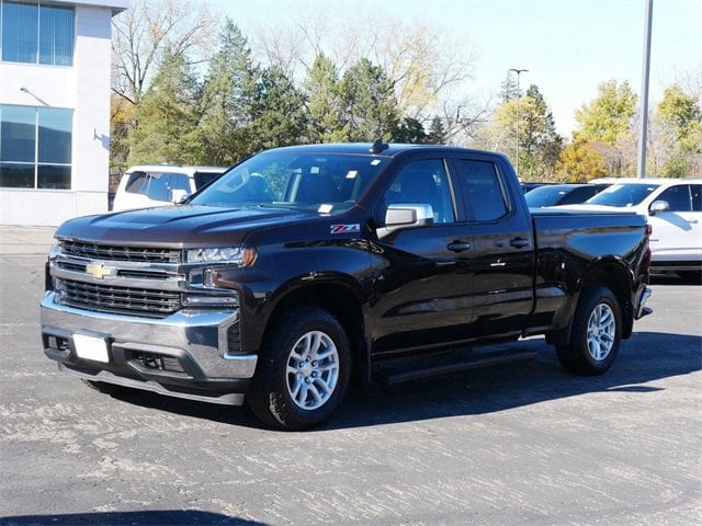 Used 2020 Chevrolet Silverado 1500 LT with VIN 1GCRYDED2LZ190807 for sale in Wayzata, Minnesota
