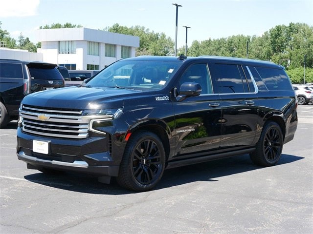 Used 2021 Chevrolet Suburban High Country with VIN 1GNSKGKL8MR353646 for sale in Wayzata, Minnesota