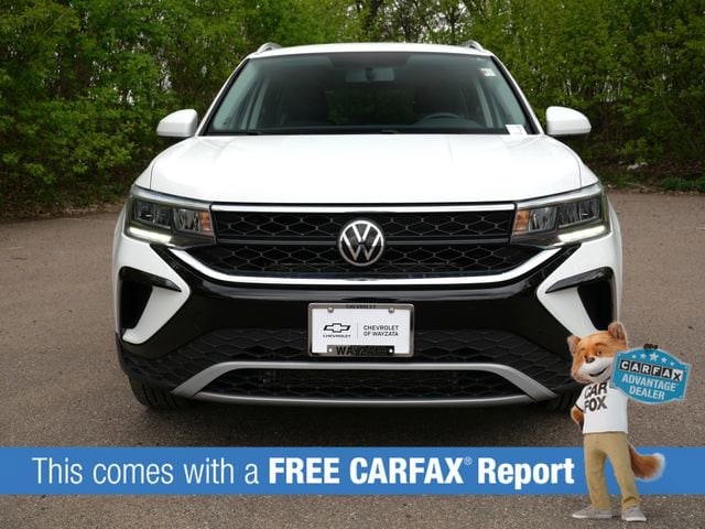 Used 2022 Volkswagen Taos SE with VIN 3VVWX7B25NM043056 for sale in Wayzata, Minnesota