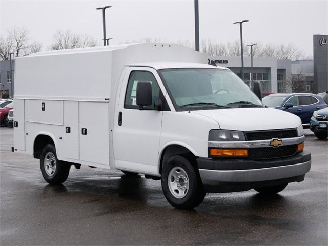 2025 Chevrolet Express Cutaway Base's photo