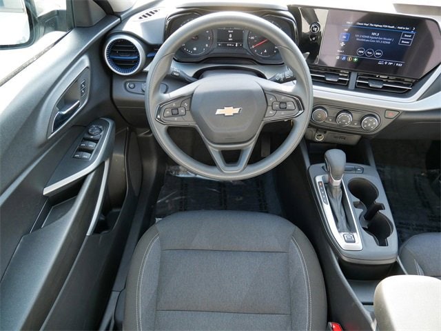 2025 Chevrolet Trax LS photo 11