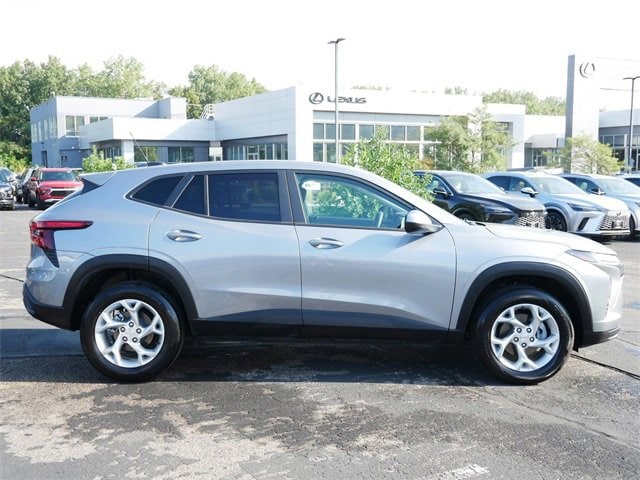2025 Chevrolet Trax LS photo 6