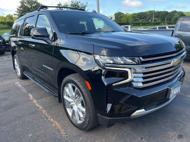 2022 Chevrolet Suburban High Country photo 3