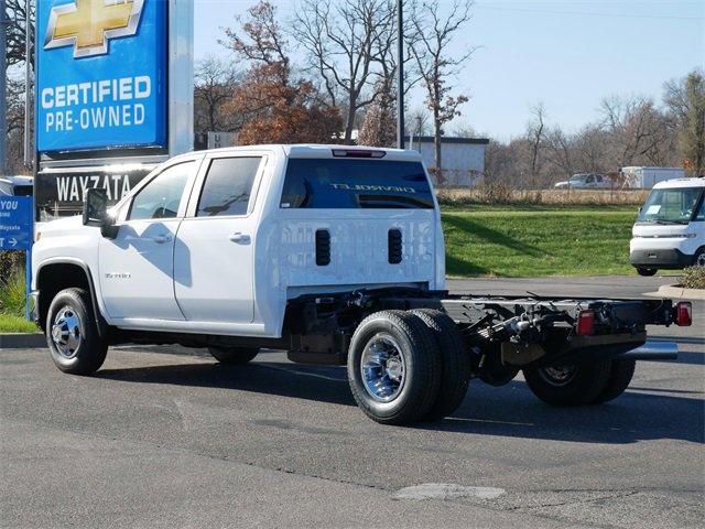 2026 Chevrolet Silverado 3500HD LT photo 3