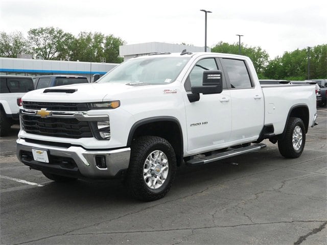 Used 2024 Chevrolet Silverado 2500HD LT with VIN 1GC4YNEY2RF150398 for sale in Wayzata, Minnesota