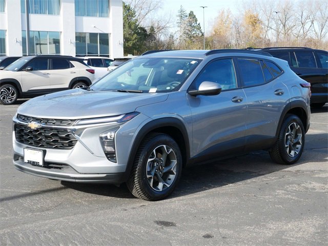 Used 2024 Chevrolet Trax LT with VIN KL77LHE27RC010807 for sale in Wayzata, Minnesota