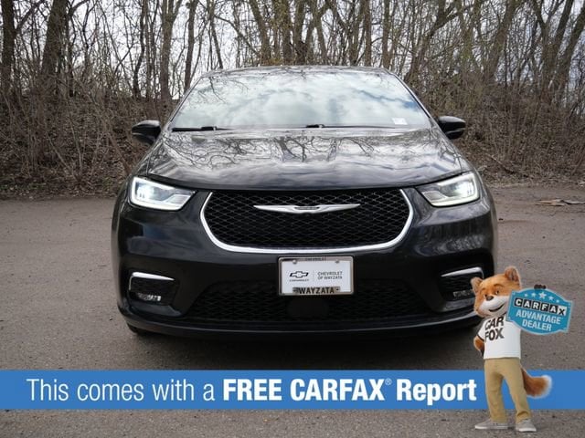 Used 2025 Chrysler Pacifica Select with VIN 2C4RC1BG1SR529982 for sale in Wayzata, Minnesota