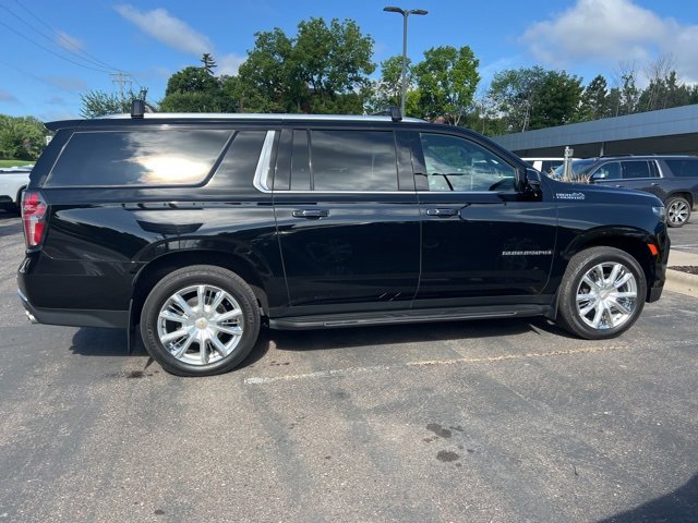 2022 Chevrolet Suburban High Country photo 4