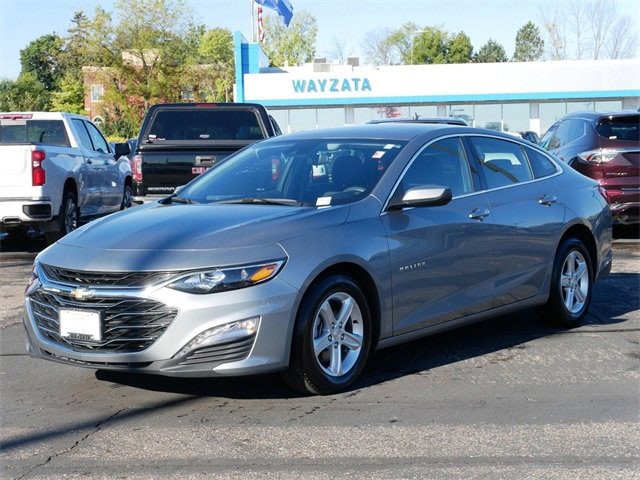 2024 Chevrolet Malibu 1LT photo 2