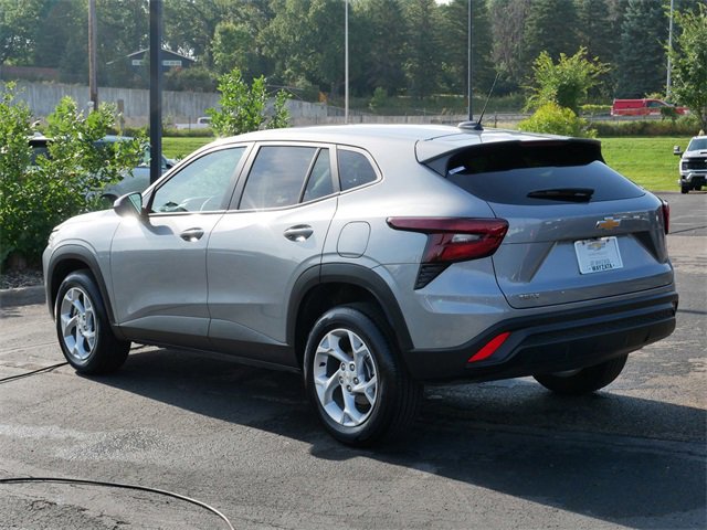 2025 Chevrolet Trax LS photo 4
