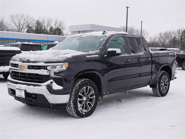 Used 2022 Chevrolet Silverado 1500 LT with VIN 1GCPDKEK3NZ596278 for sale in Wayzata, Minnesota