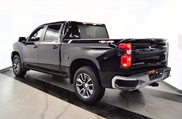 Used 2022 Chevrolet Silverado 1500 LT with VIN 1GCPDKEK9NZ632345 for sale in Wayzata, Minnesota