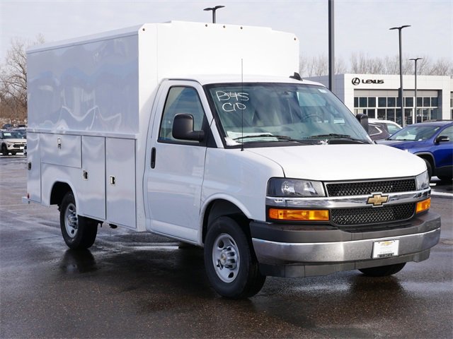 2025 Chevrolet Express Cutaway Base's photo