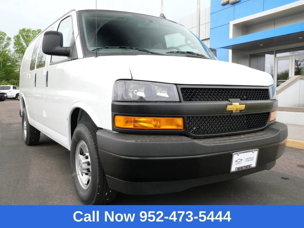 2026 Chevrolet Express 3500 Work Van HD's photo