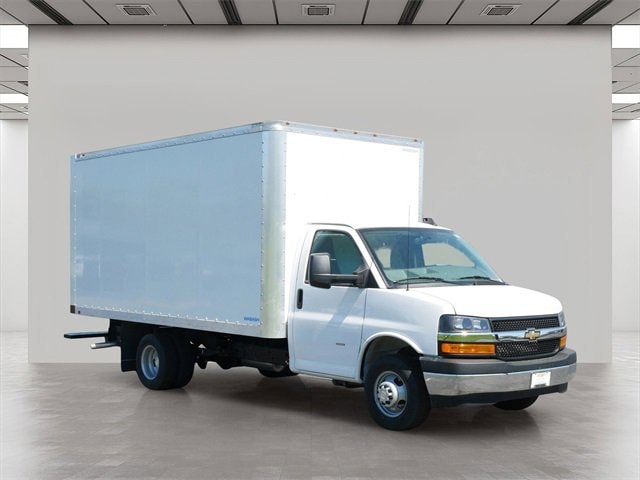 2025 Chevrolet Express Cutaway Base's photo