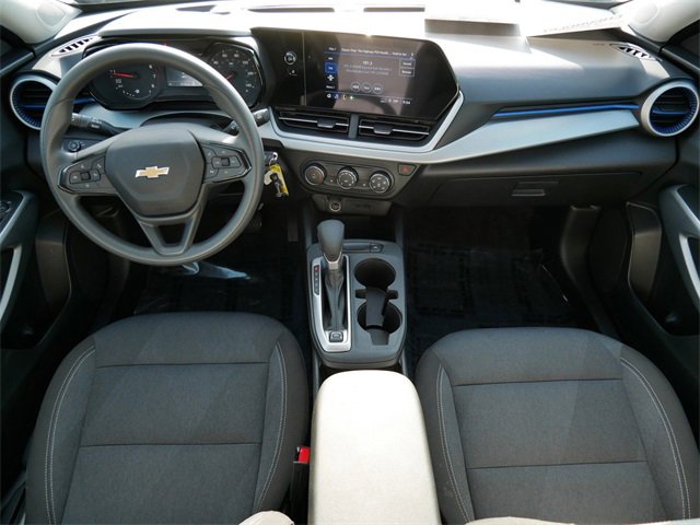 2025 Chevrolet Trax LS photo 12