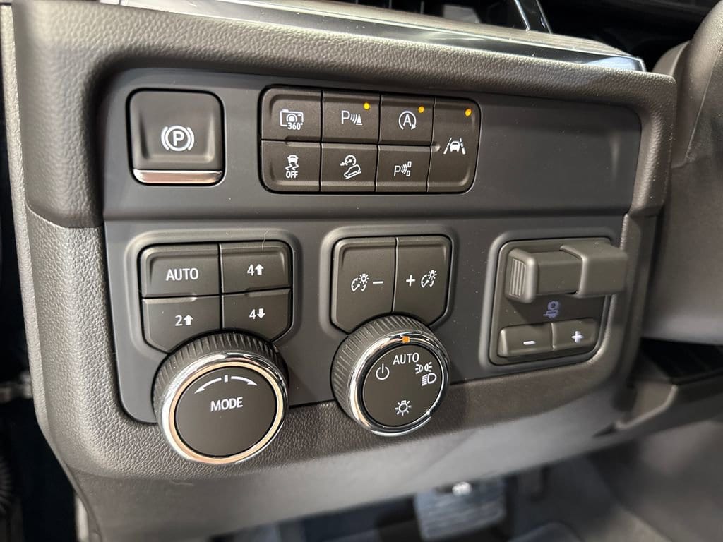 2026 Chevrolet Suburban LS - Photo 9