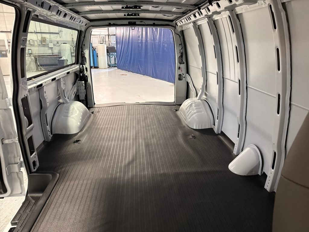 2025 Chevrolet Express Cargo Work Van - Photo 24