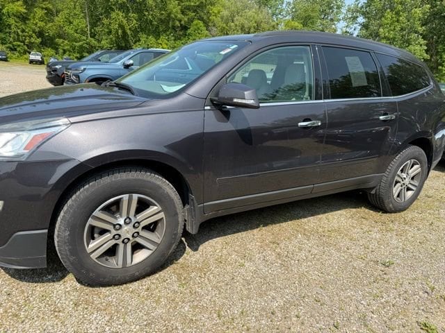 Used 2017 Chevrolet Traverse 2LT with VIN 1GNKVHKDXHJ121723 for sale in Wooster, OH